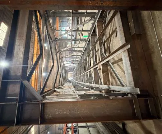 Curved pipe-conveyor galleries
