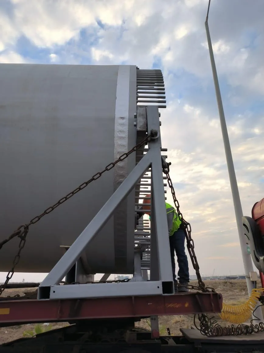 A blade root held in a transport fixture
