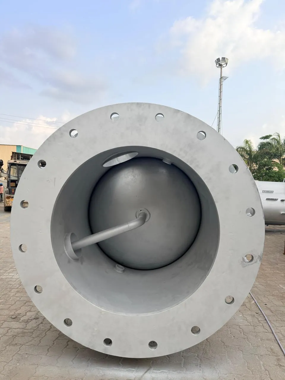 Flare riser with liquid seal